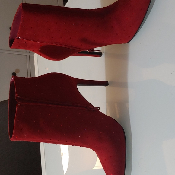 Anne Michelle red studded/jeweled red bootie stiletto 8 - Picture 3 of 6